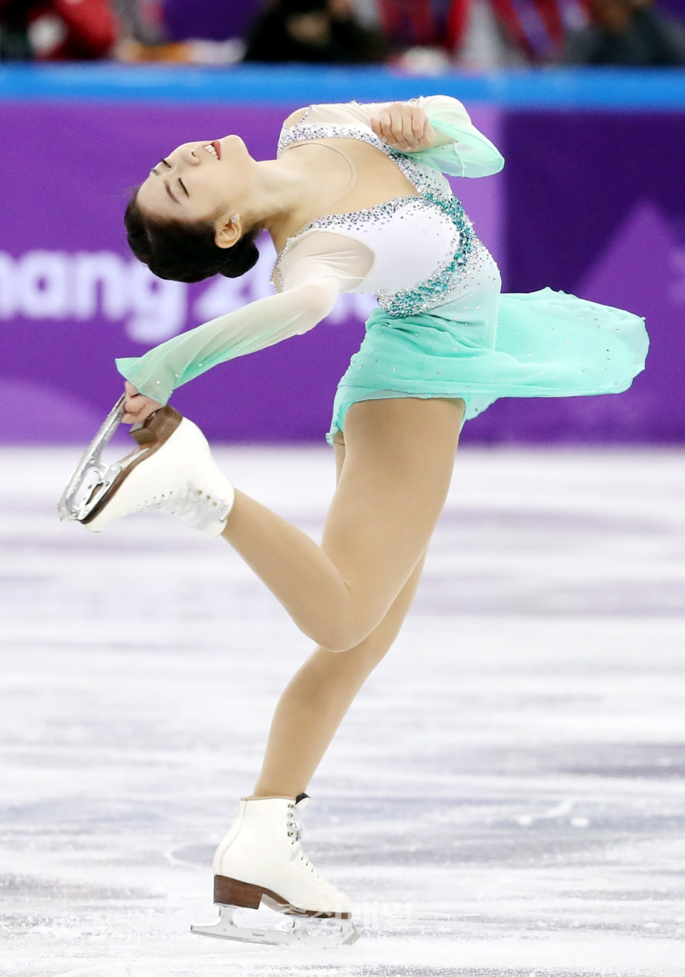 11일 오전 강릉아이스아레나에서 열린 2018 평창동계올림픽 피겨 팀이벤트 여자 싱글 쇼트 프로그램에서 한국의 최다빈이 연기를 펼치고 있다.