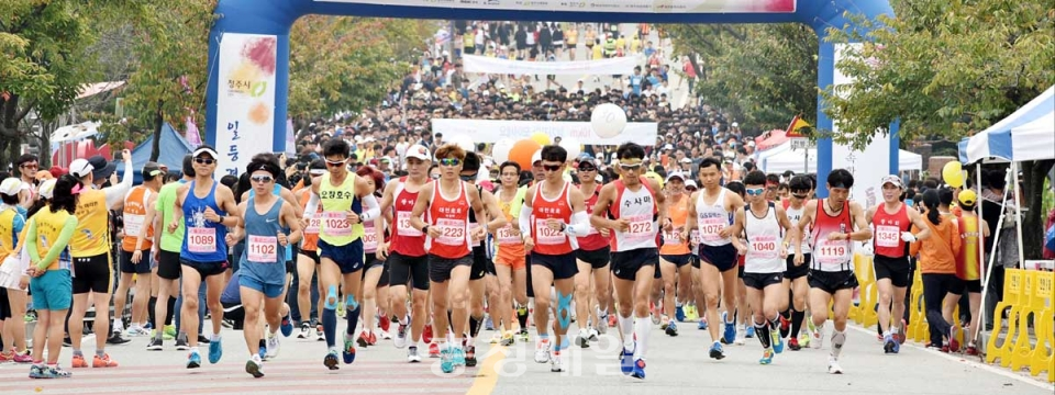 오는 10월 7일 충북 청주서 열리는 제16회 청원생명쌀 대청호마라톤대회 참가 신청을 받는다. 사진은 지난해 대회 모습.