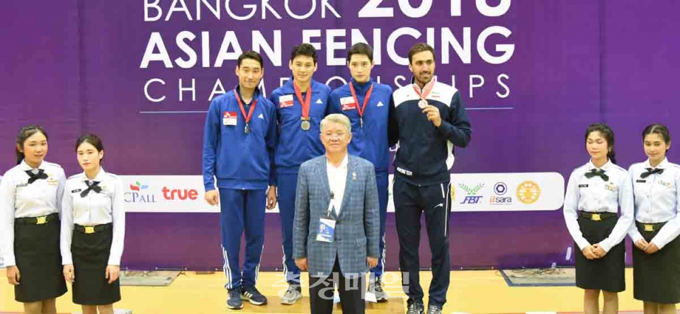 2018 아시아펜싱선수권 남자 사브르 개인전 시상식에 참석한 김정환, 구본길, 김준호(왼쪽부터).