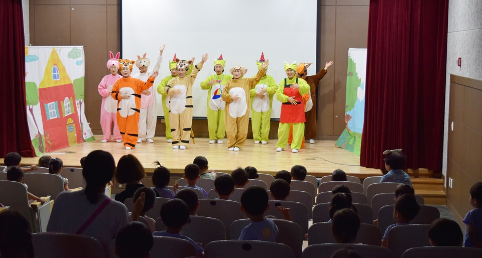 충북 청주상당도서관은 매주 목요일 오전 10시30분부터 50분간 어린이들을 대상으로 ‘개구리들의 생일파티’ 동극을 공연한다.