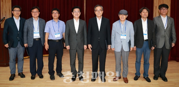 대전시가 지난달 31일 평생교육진흥원에서 ‘새로운 대전위원회’ 출범을 위한 오리엔테이션을 가졌다.