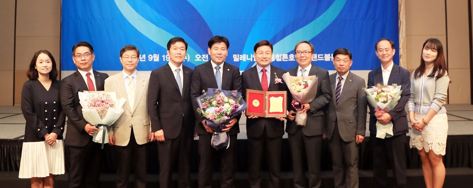 한국가스안전공사 김형근 사장이 산업통상자원부가 후원하고 대한상공회의소가 주최하는 ‘2018 대한민국 가장 신뢰받는 CEO 대상’ 시상식에서 ‘혁신경영’ 대상을 수상했다.