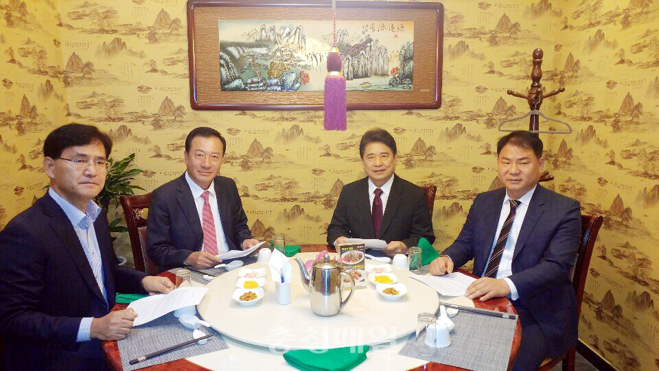 자유한국당 충청권 시도당위원장들은 23일 세종시의 한 식당에서 모임을 갖고 협의회를 발족, 충청권 공조와 협업에 나서기로 했다.