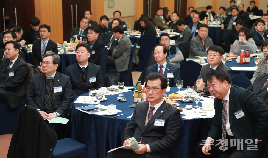 충북도는 12일 그랜드플라자청주호텔에서 ‘충북강소연구개발특구 지정 및 지역혁신성장 정책간담회’를 개최했다.