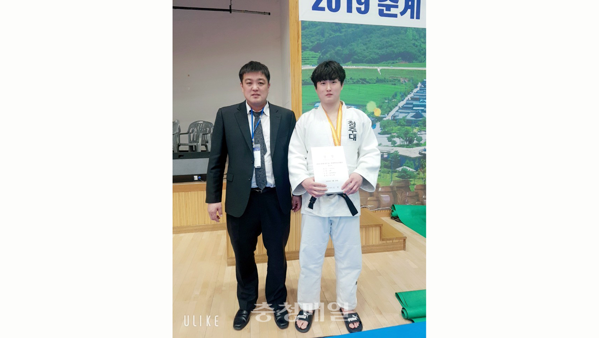 청주대 유도부 최성하(왼쪽) 코치와 박도훈.