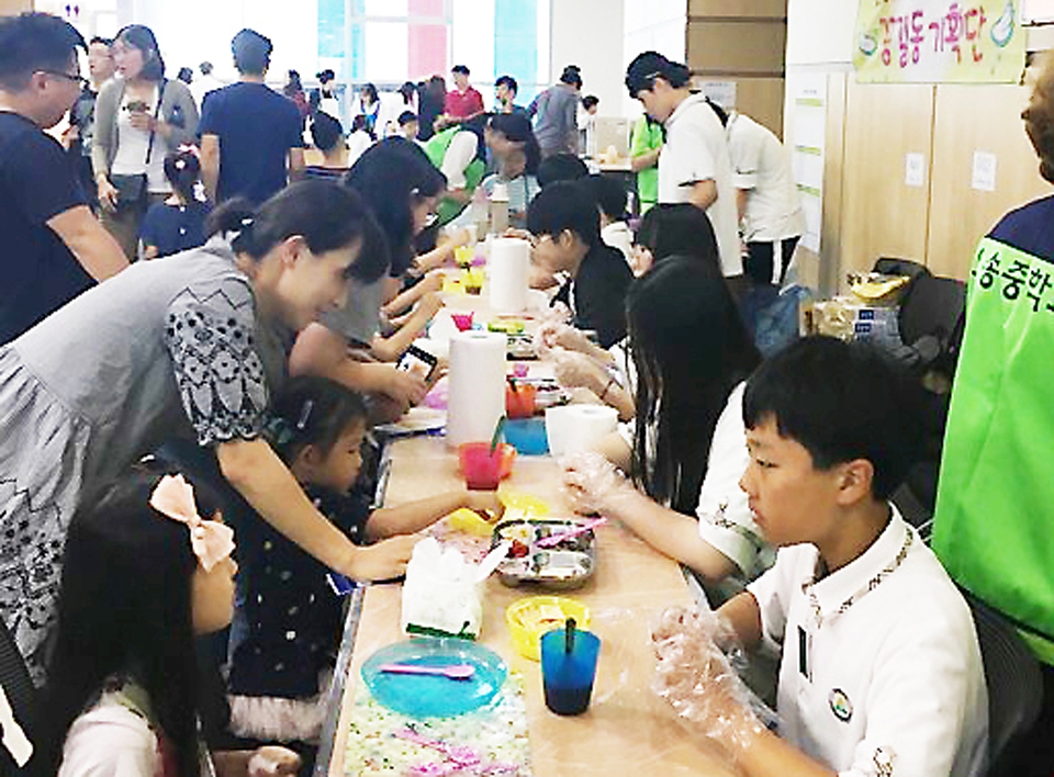 바이오 꿈나무들의 꿈의 키우는 한마당 축제가 오는 21일 충북 C&V 센터에서 열린다. 사진은 지난해 축제모습.