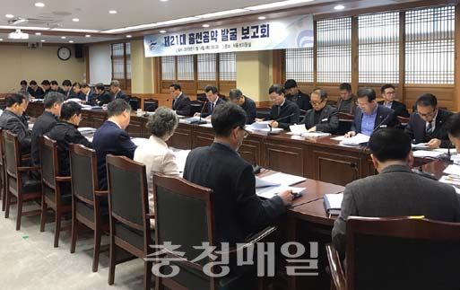 부여군은 14일 유흥수 부여군 부군수의 주재로 제21대 총선공약 발굴 보고회를 열고 있다.