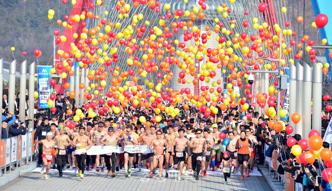 맥키스컴퍼니가 2020년 1월 1일 새해 맞이 첫 행사로 대전맨몸마라톤 대회를 개최한다. 사진은 올해 행사 모습.