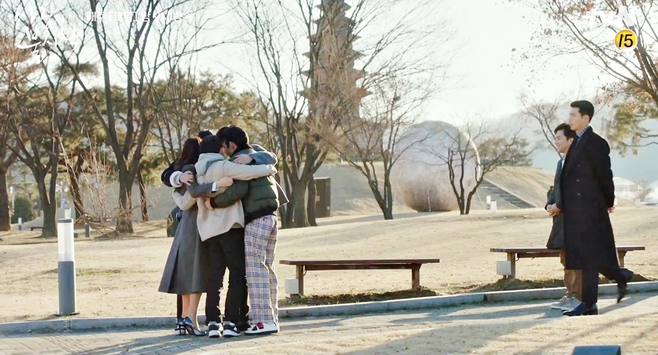 tvN의 토·일 드라마 ‘사랑의 불시착’ 방영 장면