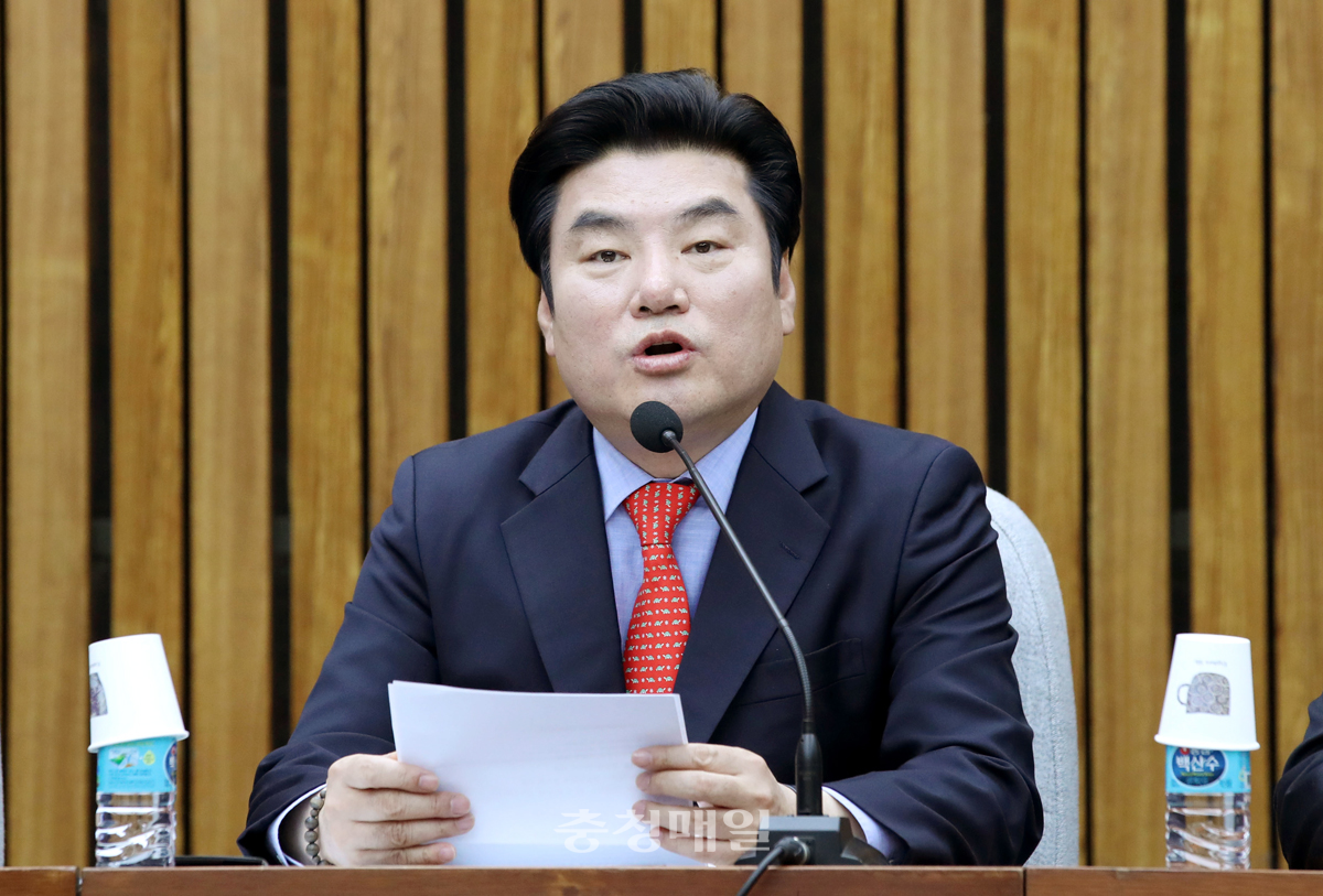 원유철 미래한국당 대표가 26일 서울 여의도 국회에서 열린 당선인 합동회의에서 발언을 하고 있다.