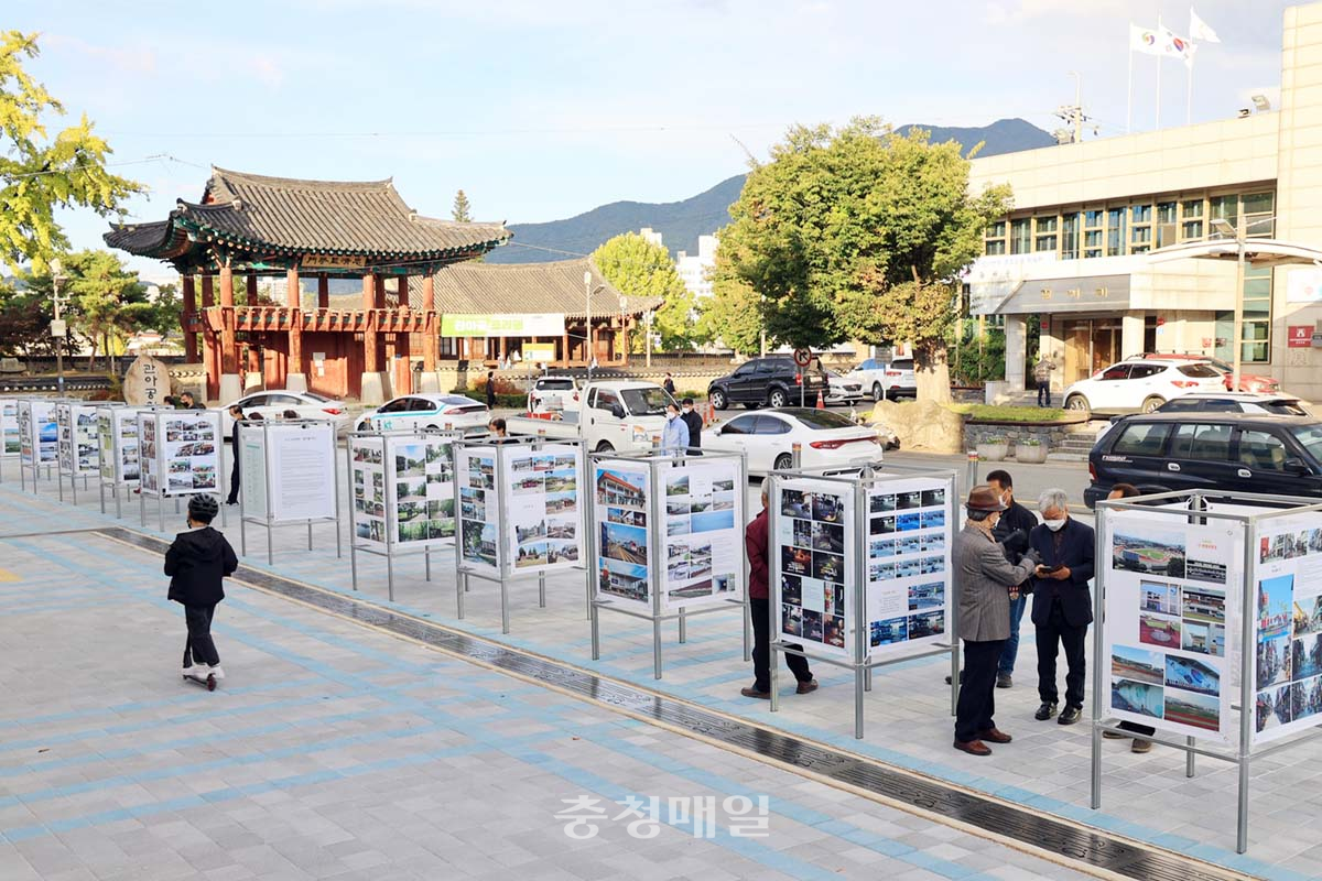(사)한국사진작가협회 충북 충주지부 ‘충주를 찍다’ 전시회 모습.