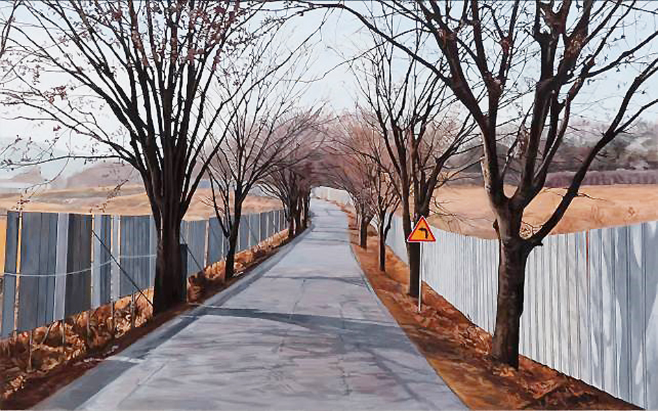 김지은 作, ‘화성 풍경-모델하우스’, 2021, 리넨에 유채, 227.3×363.6cm.