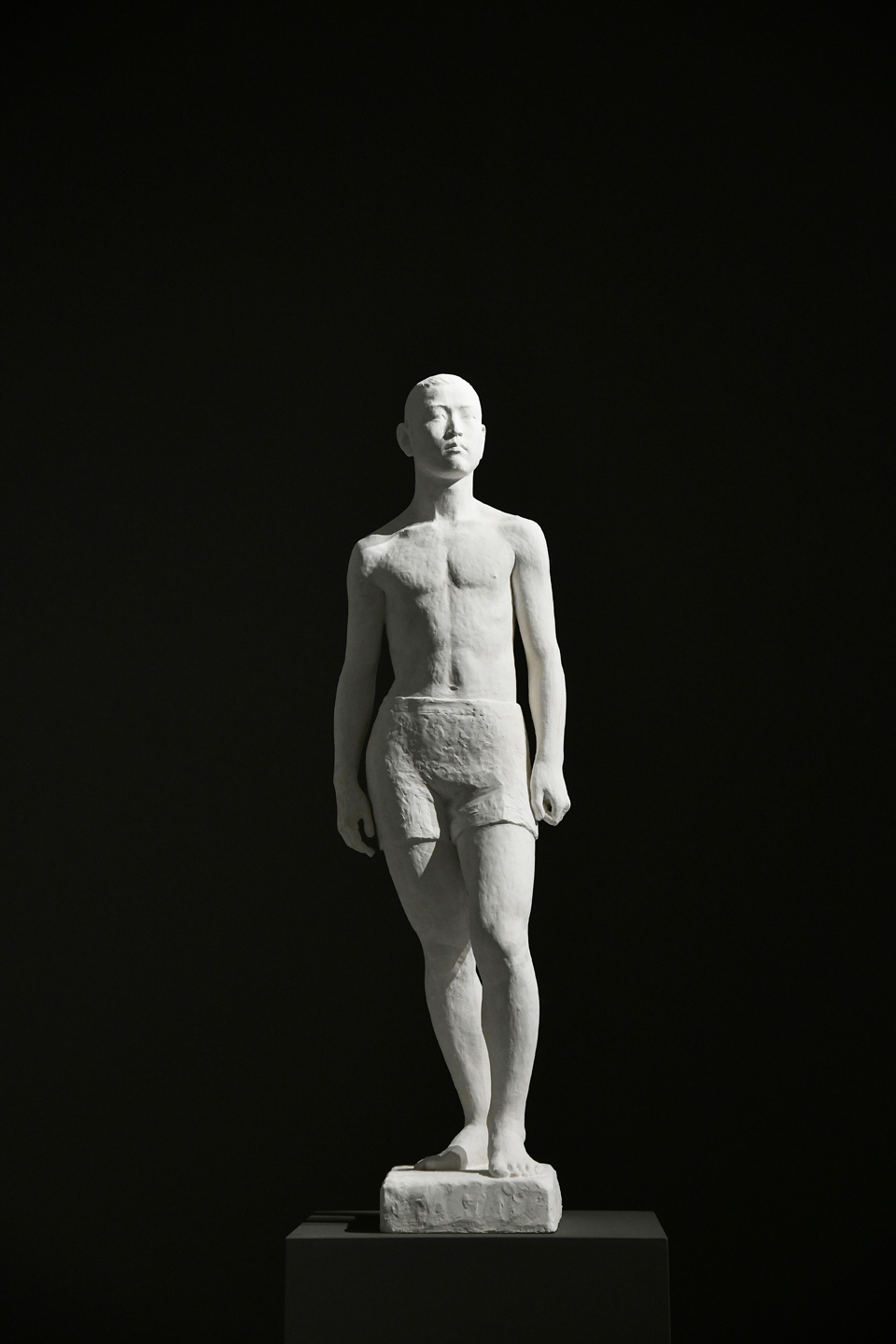 김복진 조각 재현 프로젝트로 제작된 김복진의 ‘소년’ 2022, 석고, 120×36×33cm.(제작 이병호, 장준호).