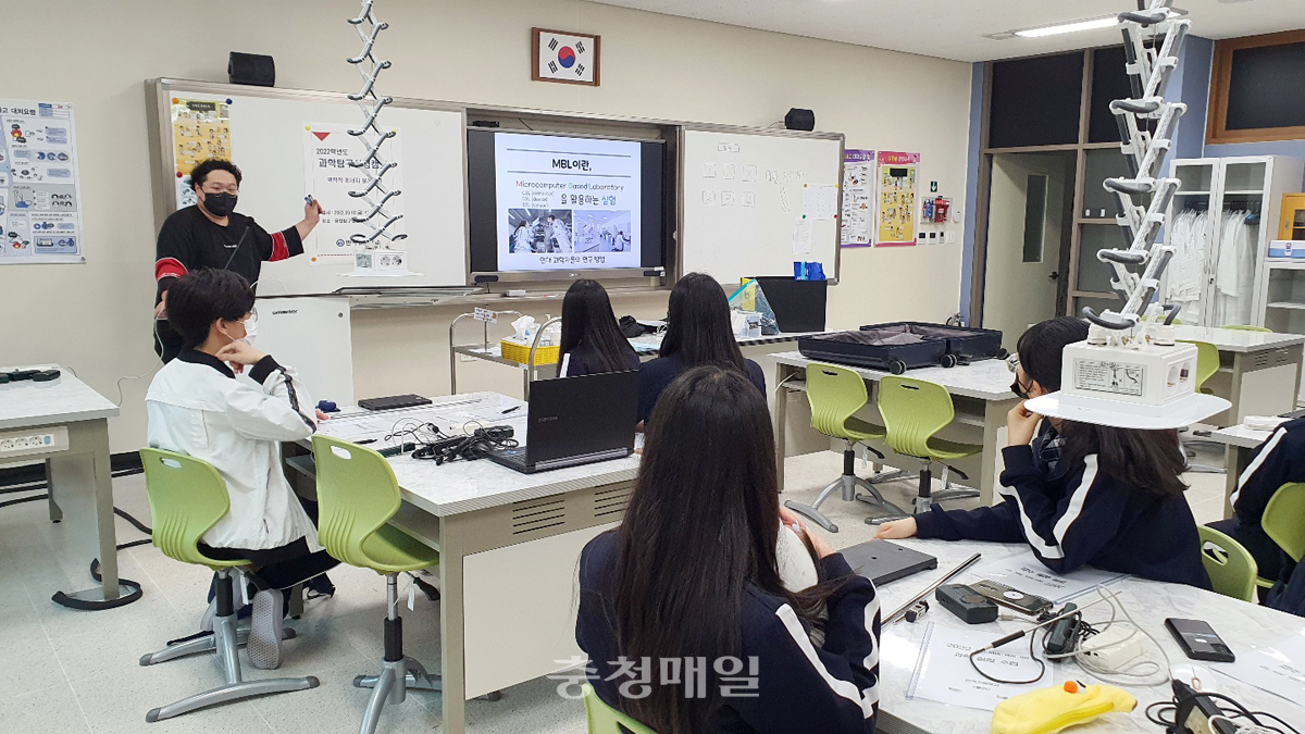 세종 나래초등학교 지능형 과학실 운영 모습.