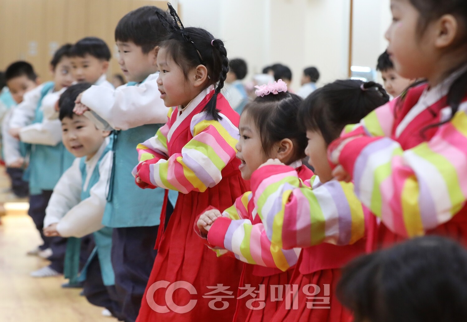 설 명절 앞두고 ‘큰 절 배워요’