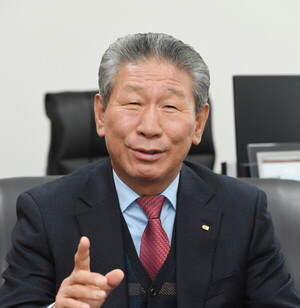 [충북 경제 리더에게 듣는다] "규제·인력·물류 3축부터 풀어야" - 뉴스 썸네일 이미지