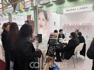 충북 화장품 기술력, 유럽 바이어들도 '끄덕' - 뉴스 썸네일 이미지